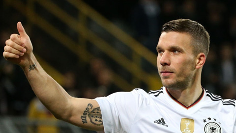 Lukas Podolski: Hơn người ở chỗ sinh hợp thời