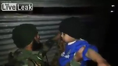 Cậu bé Iraq mặc áo Hazard đánh bom liều chết