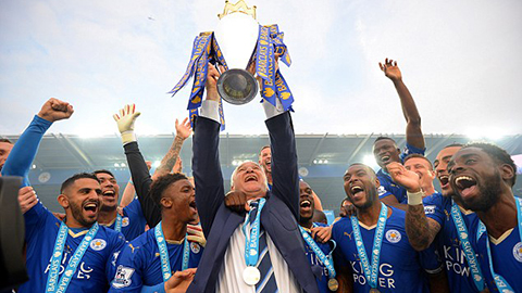 Bị Leicester sa thải, Ranieri vẫn được vinh danh ở quê nhà