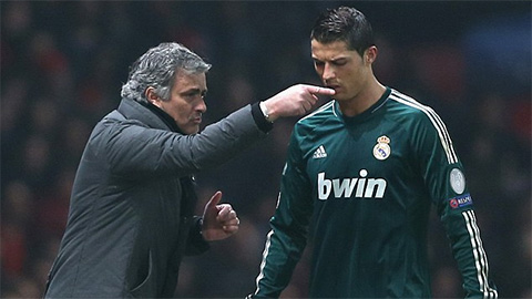 Mourinho phải xin lỗi Ronaldo vì vạ miệng