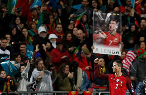 Ronaldo luôn là người hùng của CĐV Bồ Đào Nha