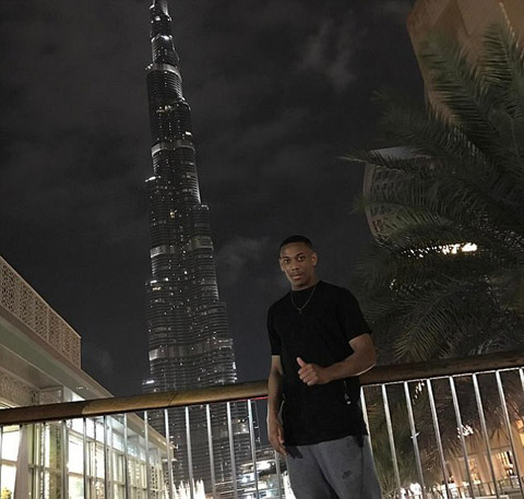 Martial chụp ảnh ở Dubai