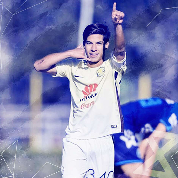 Ở tuổi 16, Lainez đã có bàn thắng tại giải VĐQG Mexico tung lưới Santos Laguna hồi đầu năm 2017. Tài năng trẻ này được đánh giá cao ở nền tảng thể lực sung mãn, lối chơi rất nhanh và khá tương đồng với thần tượng của mình, siêu sao Lionel Messi