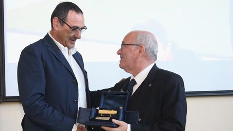 Maurizio Sarri giành giải HLV xuất sắc nhất năm