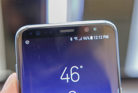 Sản phẩm được trang bị thêm công nghệ bảo mật mống mắt cùng nhận diện khuôn mặt, bên cạnh công nghệ bảo mật vân tay hay mật khẩu quen thuộc. Galaxy S8 là model được trang bị nhiều công nghệ bảo mật mới nhất hiện nay.