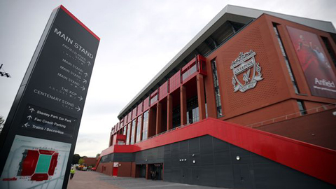 Liverpool đối diện án cấm chuyển nhượng vì cầu thủ trẻ của Stoke