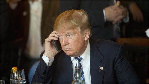 Tổng thống Mỹ Donald Trump chuyển sang dùng iPhone
