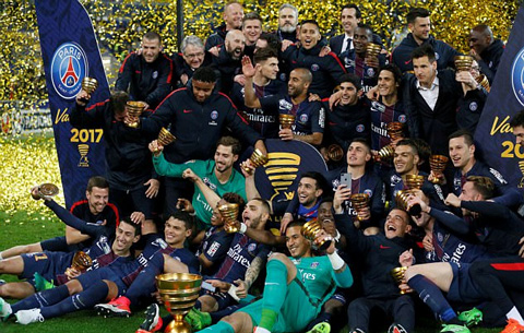 PSG ăn mừng chức vô địch 