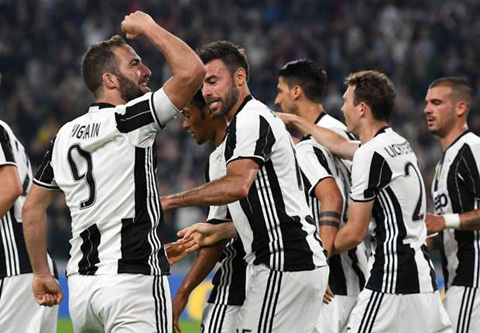 Cú đúp của Higuain giúp Juventus tiến gần hơn tới danh hiệu vô địch
