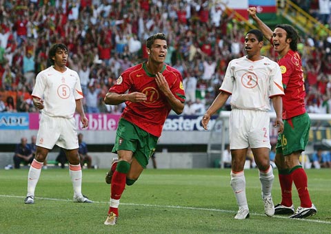  Alli mới chỉ bùng nổ ở Premier League, trong khi ở tuổi 21, Ronaldo đã là trụ cột đưa ĐT Bồ Đào Nha vào chung kết EURO