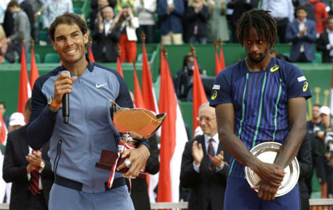 Nadal (trái) đánh bại Monfils sau 3 set để đăng quang Monte Carlo Masters 2016