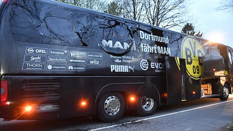 Xe buýt của Dortmund bị vỡ kính vì 3 thiết bị gây nổ