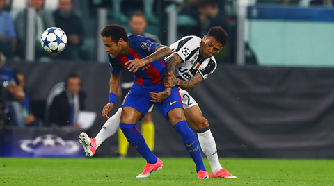 Alves đã chơi một trận để đời