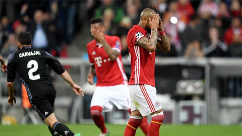 Bayern thua sát nút Real: Khi Hùm tự cắn vuốt