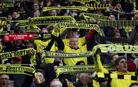 CĐV Dortmund sẽ không để các cầu thủ phải chiến đấu một mình
