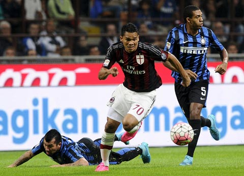 Milan (giữa) đang có động lực chiến đấu cao hơn Inter