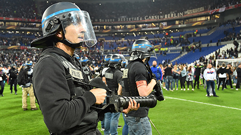 Lyon và Besiktas sẽ nhận án phạt từ UEFA