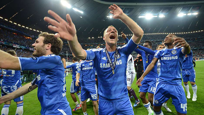 Terry nhận án treo giò ở chung kết Champions League năm 2012, nhưng các đồng đội của anh đã mang về món quà cực lớn cho người đội trưởng bằng chiến thắng trước Bayern ngay tại Allianz Arena trên chấm 11m