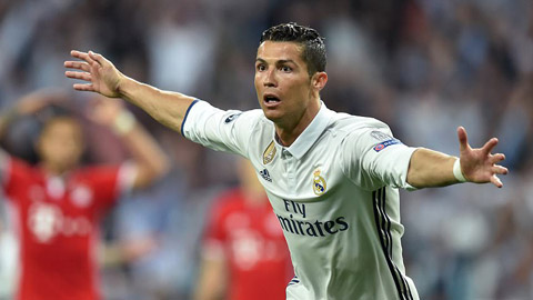 Cristiano Ronaldo cán mốc 100 bàn ở Champions League