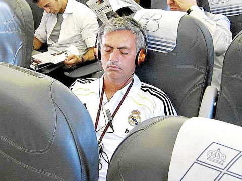 Mourinho chịu khó ngồi ghế 10D hồi dẫn dắt Real 