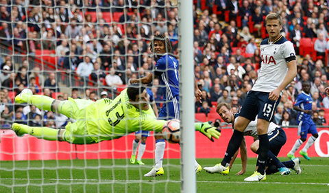 Kane đánh đầu ngược gỡ hòa 1-1 cho Tottenham