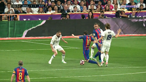 Messi ghi bàn chấm dứt mạch 6 trận không nổ súng tại Siêu kinh điển