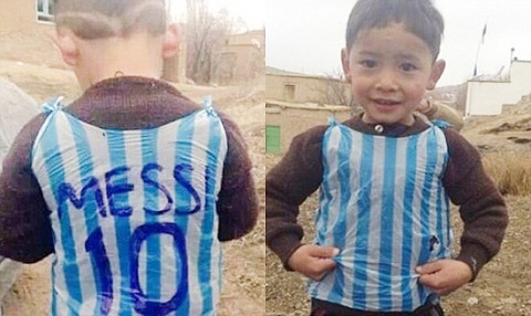 Ahmadi - cậu bé nổi tiếng vì vụ  “áo nilon Messi” - phải chạy trốn khủng bố