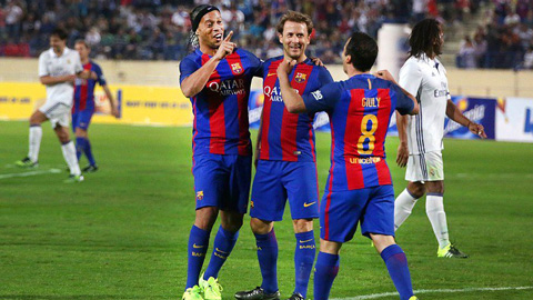 Huyền thoại Barca 3-2 Huyền thoại Real: Show diễn của Ronaldinho
