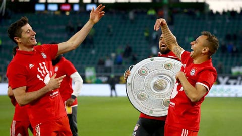 Bayern lên ngôi và cái tát cho Bundesliga