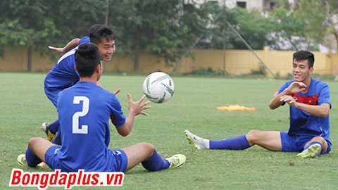 Minh Dĩ khổ sở với trò chơi mới của U20 Việt Nam