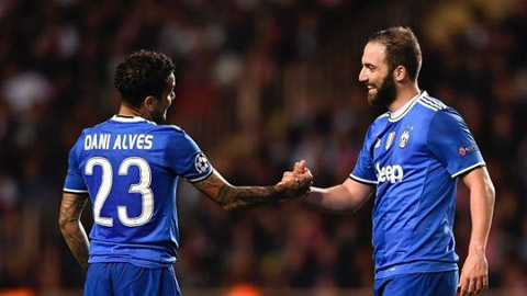 Alves + Higuain: Công thức vinh quang của Juventus