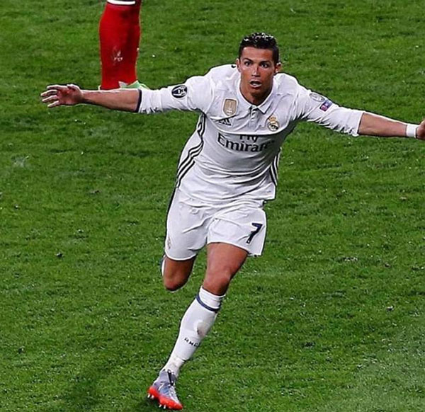 2. Ronaldo ăn mừng cú hat-trick vào lưới Bayern Munich ở tứ kết lượt về Champions League - 3.794.618 lượt like