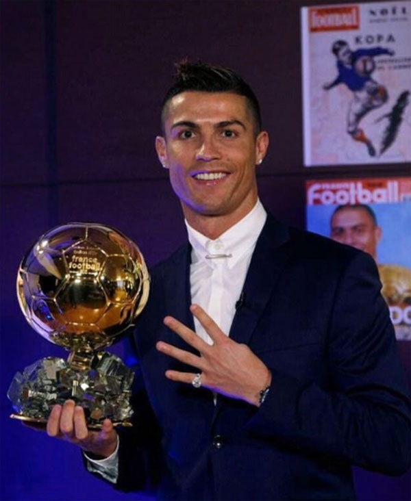 7. Bức ảnh Ronaldo giành Quả bóng Vàng lần thứ 4 trong sự nghiệp nhận 3.573.113 lượt like