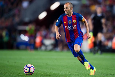 Tuổi tác của Iniesta đang đè nặng lên hàng tiền vệ Barca