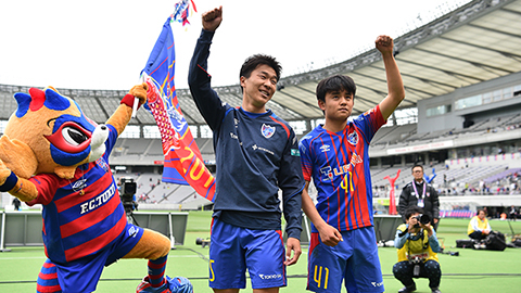 “Messi Nhật” ra mắt J.League ở tuổi 15