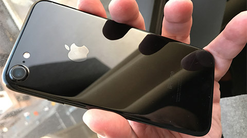 iPhone 7 128GB đen bóng xả hàng, giá ngang bản 32GB