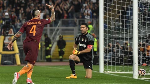 Juve thua Roma: Hoãn vô địch lại hay