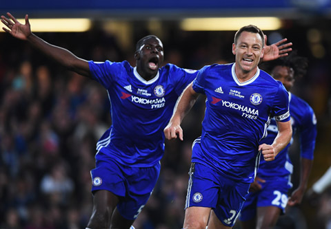 Terry là người hùng trong mắt những đồng đội trẻ như Zouma