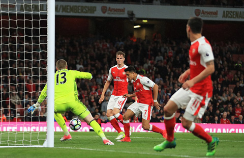 Sanchez tỏa sáng mang về chiến thắng cho Arsenal