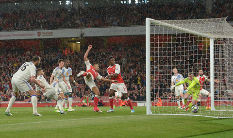 Sanchez ấn định tỷ số 2-0 cho Arsenal