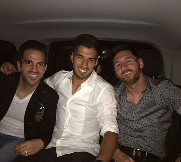 Messi - Suarez và người bạn thân Fabregas