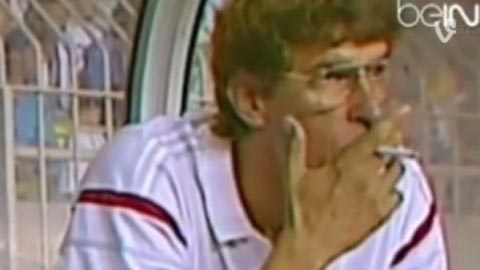 HLV Wenger thời còn là “ống khói” 