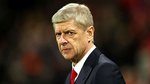 Wenger ở lại Arsenal, nhưng bị tước dần quyền lực