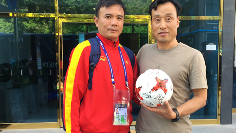 Fan cuồng 52 tuổi người Hàn Quốc mê U20 Việt Nam