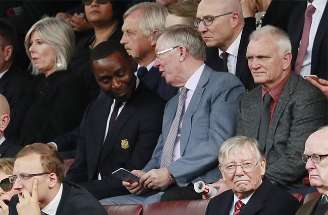 Sir Alex và cựu tiền đạo Andy Cole có mặt trên sân Old Trafford dự khán trận đấu