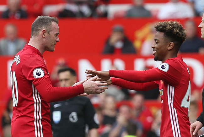 Rooney nhường chỗ cho Angel Gomes, cầu thủ đầu tiên sinh trong thế kỷ 21 ra sân tại Ngoại hạng Anh