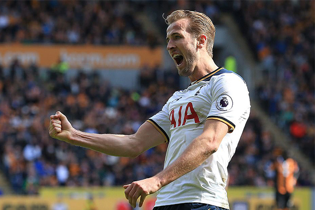 Ở trận đấu cùng giờ, tiền đạo Harry Kane có hat-trick thứ 2 ở 2 trận liên tiếp, giúp Tottenham vùi dập chủ nhà Hull 7-1