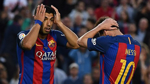 Suarez và Messi chỉ có thể tìm được bàn thắng trên chấm phạt đền