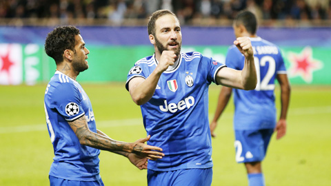 Gonzalo Higuain đập tan lời nguyền số 9 ở Juventus