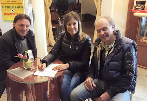 Sara Tommasi ký hợp đồng làm GĐTT cho Marruvium hồi 12/2015